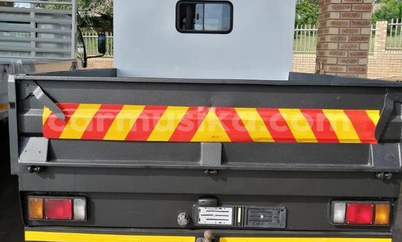 Acheter Occasion Utilitaire Isuzu Elf Noir à Beitbridge, Matabeleland South Acheter Occasion Utilitaire Isuzu Elf Noir à Beitbridge, Matabeleland South