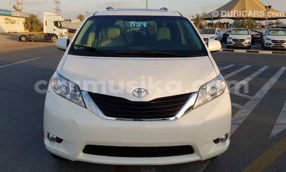 Tenga Imported Toyota Sienna Chena Mota in Import - Dubai in Harare Tenga Imported Toyota Sienna Chena Mota in Import - Dubai in Harare