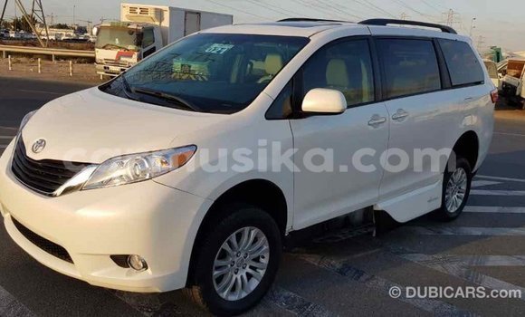Tenga Imported Toyota Sienna Chena Mota in Import - Dubai in Harare Tenga Imported Toyota Sienna Chena Mota in Import - Dubai in Harare