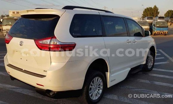 Tenga Imported Toyota Sienna Chena Mota in Import - Dubai in Harare Tenga Imported Toyota Sienna Chena Mota in Import - Dubai in Harare