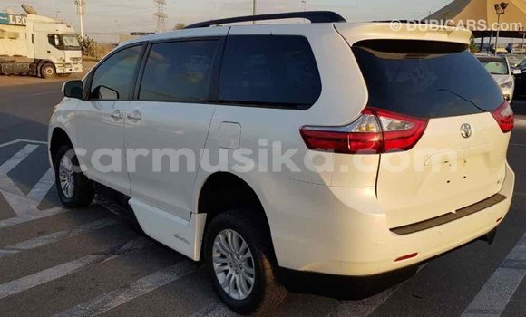 Tenga Imported Toyota Sienna Chena Mota in Import - Dubai in Harare Tenga Imported Toyota Sienna Chena Mota in Import - Dubai in Harare