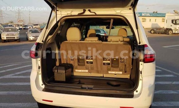 Tenga Imported Toyota Sienna Chena Mota in Import - Dubai in Harare Tenga Imported Toyota Sienna Chena Mota in Import - Dubai in Harare