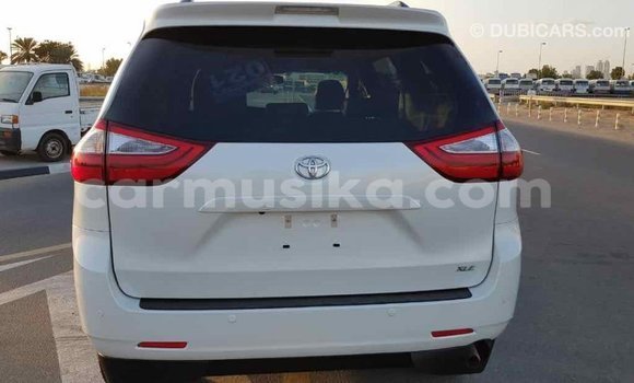 Tenga Imported Toyota Sienna Chena Mota in Import - Dubai in Harare Tenga Imported Toyota Sienna Chena Mota in Import - Dubai in Harare
