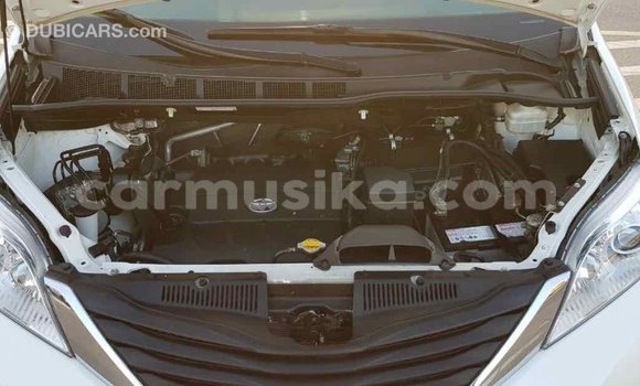 Tenga Imported Toyota Sienna Chena Mota in Import - Dubai in Harare Tenga Imported Toyota Sienna Chena Mota in Import - Dubai in Harare