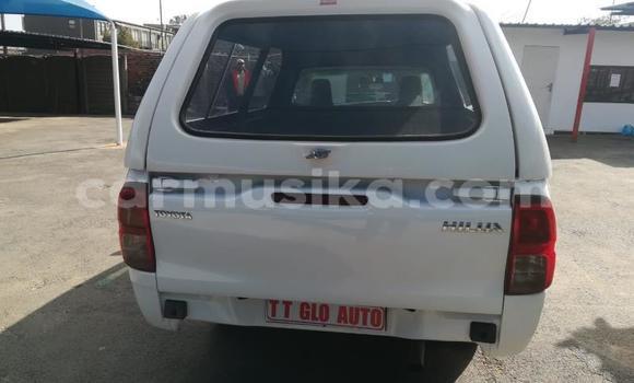 Buy Used Toyota Hilux White Car in Beitbridge in Matabeleland South Buy Used Toyota Hilux White Car in Beitbridge in Matabeleland South