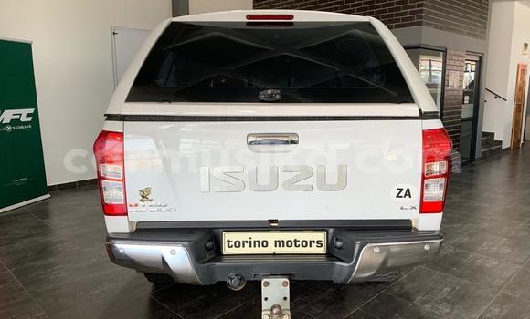 Tenga Tsaru Isuzu KB Chena Mota in Beitbridge in Matabeleland South Tenga Tsaru Isuzu KB Chena Mota in Beitbridge in Matabeleland South