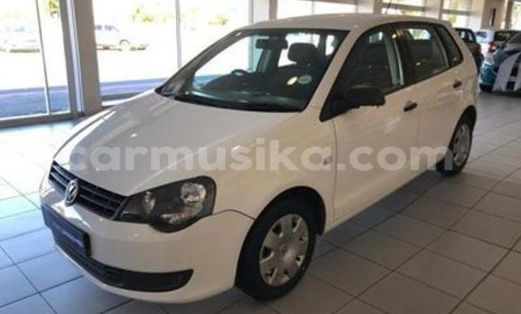Nunua Ilio tumika Volkswagen Polo Nyeupe Gari ndani ya Beitbridge nchini Matabeleland Kusini