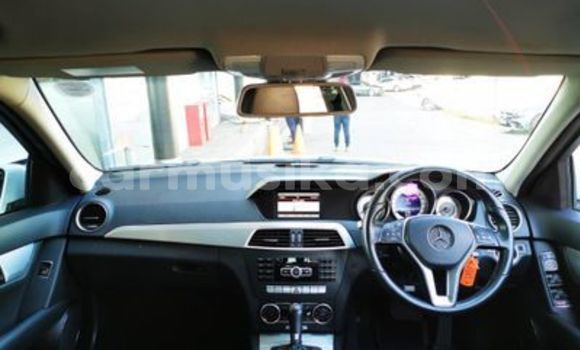 Nunua Ilio tumika Mercedes‒Benz C–Class Nyeupe Gari ndani ya Beitbridge nchini Matabeleland Kusini Nunua Ilio tumika Mercedes‒Benz C–Class Nyeupe Gari ndani ya Beitbridge nchini Matabeleland Kusini