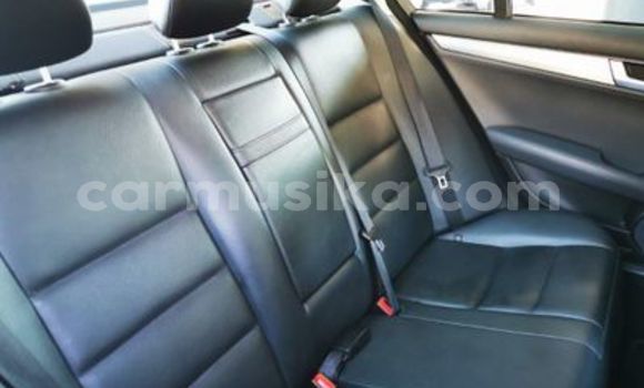 Nunua Ilio tumika Mercedes‒Benz C–Class Nyeupe Gari ndani ya Beitbridge nchini Matabeleland Kusini Nunua Ilio tumika Mercedes‒Benz C–Class Nyeupe Gari ndani ya Beitbridge nchini Matabeleland Kusini