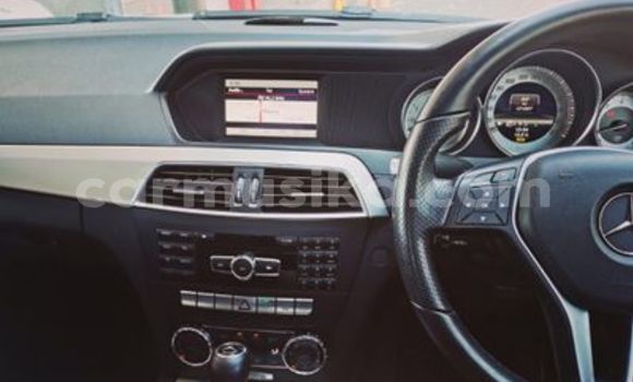 Nunua Ilio tumika Mercedes‒Benz C–Class Nyeupe Gari ndani ya Beitbridge nchini Matabeleland Kusini Nunua Ilio tumika Mercedes‒Benz C–Class Nyeupe Gari ndani ya Beitbridge nchini Matabeleland Kusini