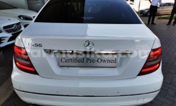 Nunua Ilio tumika Mercedes‒Benz C–Class Nyeupe Gari ndani ya Beitbridge nchini Matabeleland Kusini Nunua Ilio tumika Mercedes‒Benz C–Class Nyeupe Gari ndani ya Beitbridge nchini Matabeleland Kusini
