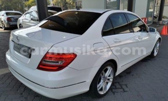 Nunua Ilio tumika Mercedes‒Benz C–Class Nyeupe Gari ndani ya Beitbridge nchini Matabeleland Kusini Nunua Ilio tumika Mercedes‒Benz C–Class Nyeupe Gari ndani ya Beitbridge nchini Matabeleland Kusini