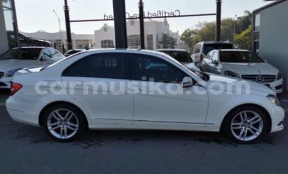 Nunua Ilio tumika Mercedes‒Benz C–Class Nyeupe Gari ndani ya Beitbridge nchini Matabeleland Kusini Nunua Ilio tumika Mercedes‒Benz C–Class Nyeupe Gari ndani ya Beitbridge nchini Matabeleland Kusini