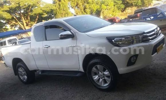 Buy Used Toyota Hilux White Car in Harare in Harare Buy Used Toyota Hilux White Car in Harare in Harare