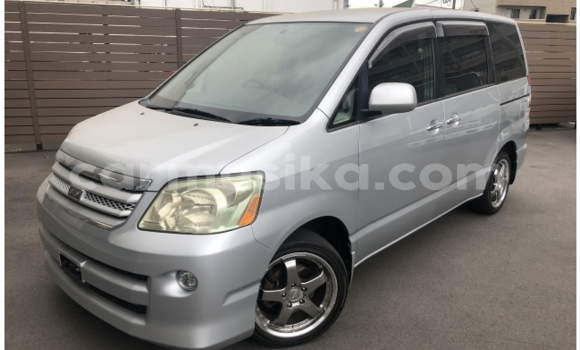 Buy Used Toyota Noah White Car in Beitbridge in Matabeleland South