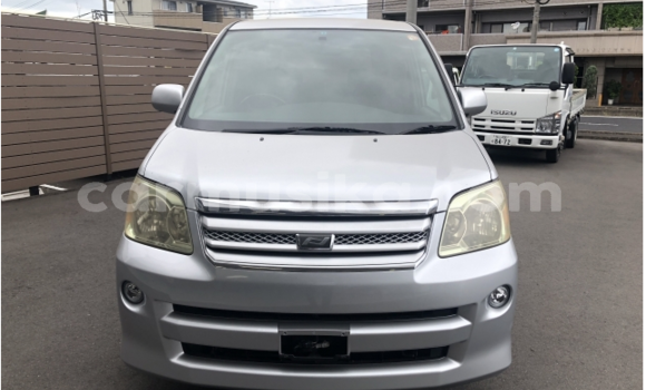 Acheter Occasion Voiture Toyota Noah Blanc à Beitbridge, Matabeleland South Acheter Occasion Voiture Toyota Noah Blanc à Beitbridge, Matabeleland South