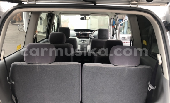 Acheter Occasion Voiture Toyota Noah Blanc à Beitbridge, Matabeleland South Acheter Occasion Voiture Toyota Noah Blanc à Beitbridge, Matabeleland South