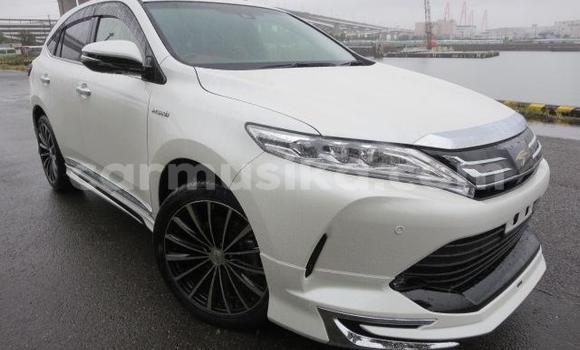Buy Used Toyota Harrier White Car in Beitbridge in Matabeleland South Buy Used Toyota Harrier White Car in Beitbridge in Matabeleland South