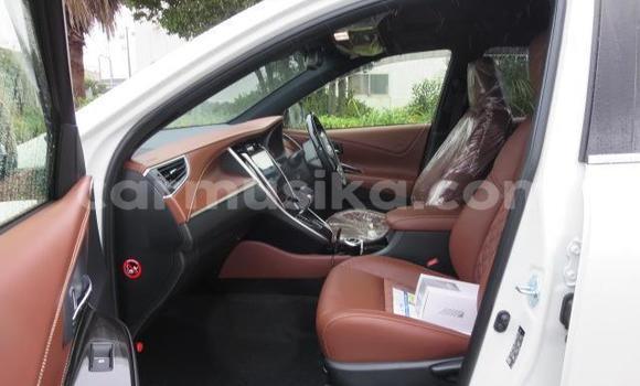 Buy Used Toyota Harrier White Car in Beitbridge in Matabeleland South Buy Used Toyota Harrier White Car in Beitbridge in Matabeleland South