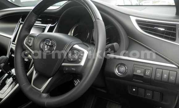 Buy Used Toyota Harrier Silver Car in Beitbridge in Matabeleland South Buy Used Toyota Harrier Silver Car in Beitbridge in Matabeleland South