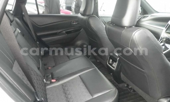 Buy Used Toyota Harrier Silver Car in Beitbridge in Matabeleland South Buy Used Toyota Harrier Silver Car in Beitbridge in Matabeleland South