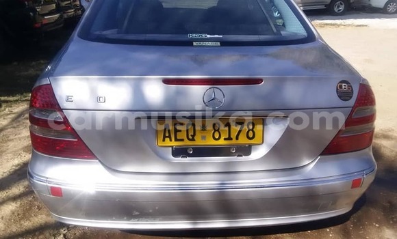 Tenga Tsaru Mercedes‒Benz E-klasse Sirivha Mota in Harare in Harare Tenga Tsaru Mercedes‒Benz E-klasse Sirivha Mota in Harare in Harare