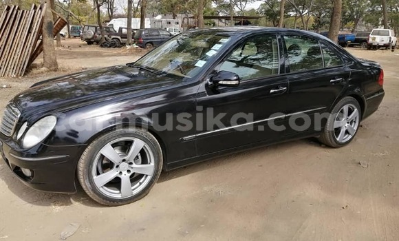 Acheter Occasion Voiture Mercedes‒Benz E–Class Noir à Harare, Harare
