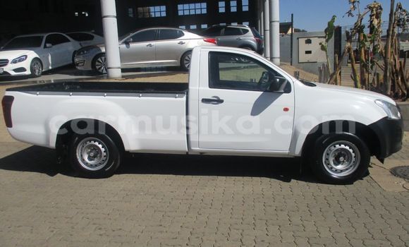 Acheter Occasion Voiture Isuzu KB Blanc à Beitbridge, Matabeleland South Acheter Occasion Voiture Isuzu KB Blanc à Beitbridge, Matabeleland South