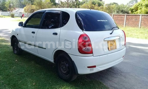 Tenga Tsaru Toyota Duet Chena Mota in Harare in Harare Tenga Tsaru Toyota Duet Chena Mota in Harare in Harare