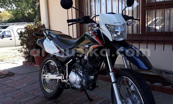 Acheter Occasion Moto Honda CB Blanc à Beitbridge, Matabeleland South Acheter Occasion Moto Honda CB Blanc à Beitbridge, Matabeleland South