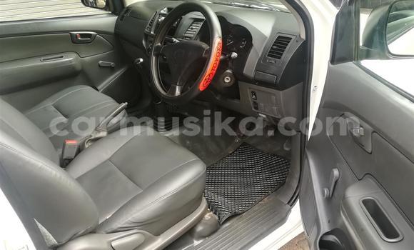 Acheter Occasion Voiture Toyota Hilux Blanc à Beitbridge, Matabeleland South Acheter Occasion Voiture Toyota Hilux Blanc à Beitbridge, Matabeleland South