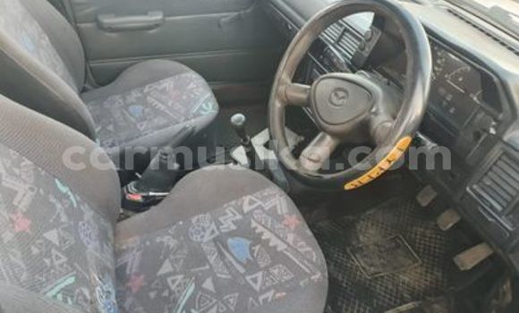 Nunua Ilio tumika Mazda 323 Nyeupe Gari ndani ya Beitbridge nchini Matabeleland Kusini Nunua Ilio tumika Mazda 323 Nyeupe Gari ndani ya Beitbridge nchini Matabeleland Kusini