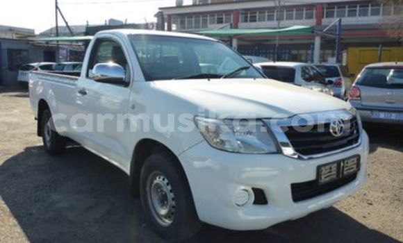 Buy Used Toyota Hilux White Car in Beitbridge in Matabeleland South