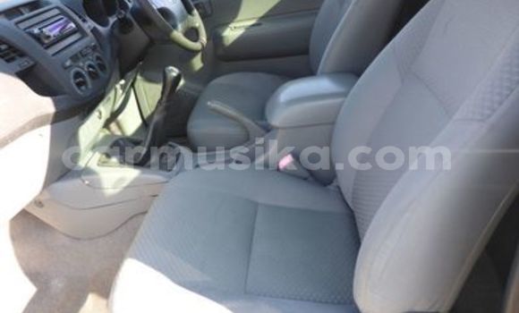 Buy Used Toyota Hilux White Car in Beitbridge in Matabeleland South Buy Used Toyota Hilux White Car in Beitbridge in Matabeleland South