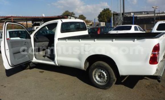 Buy Used Toyota Hilux White Car in Beitbridge in Matabeleland South Buy Used Toyota Hilux White Car in Beitbridge in Matabeleland South