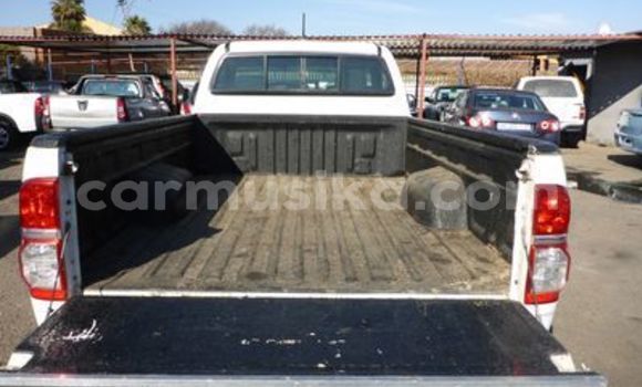 Buy Used Toyota Hilux White Car in Beitbridge in Matabeleland South Buy Used Toyota Hilux White Car in Beitbridge in Matabeleland South