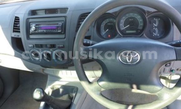 Buy Used Toyota Hilux White Car in Beitbridge in Matabeleland South Buy Used Toyota Hilux White Car in Beitbridge in Matabeleland South