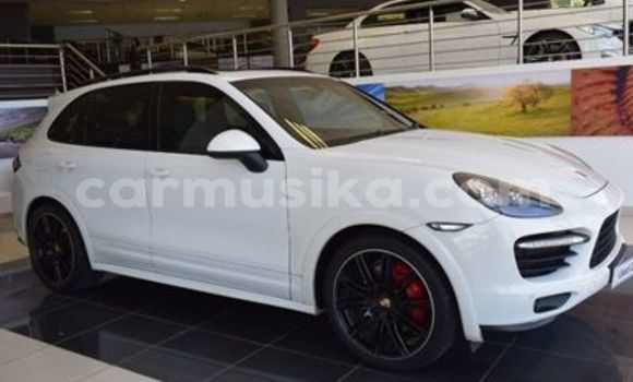 Nunua Ilio tumika Porsche Cayenne Nyeupe Gari ndani ya Beitbridge nchini Matabeleland Kusini