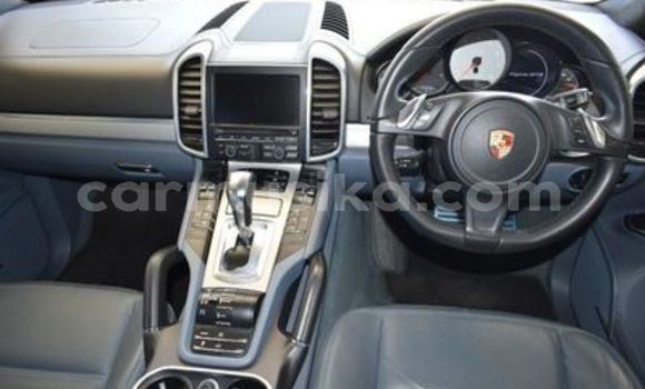 Nunua Ilio tumika Porsche Cayenne Nyeupe Gari ndani ya Beitbridge nchini Matabeleland Kusini Nunua Ilio tumika Porsche Cayenne Nyeupe Gari ndani ya Beitbridge nchini Matabeleland Kusini