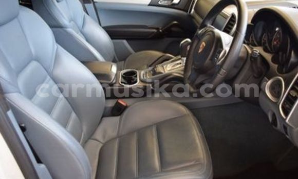 Nunua Ilio tumika Porsche Cayenne Nyeupe Gari ndani ya Beitbridge nchini Matabeleland Kusini Nunua Ilio tumika Porsche Cayenne Nyeupe Gari ndani ya Beitbridge nchini Matabeleland Kusini