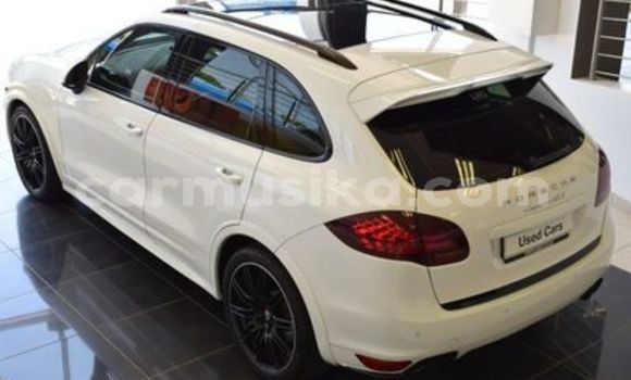 Nunua Ilio tumika Porsche Cayenne Nyeupe Gari ndani ya Beitbridge nchini Matabeleland Kusini Nunua Ilio tumika Porsche Cayenne Nyeupe Gari ndani ya Beitbridge nchini Matabeleland Kusini