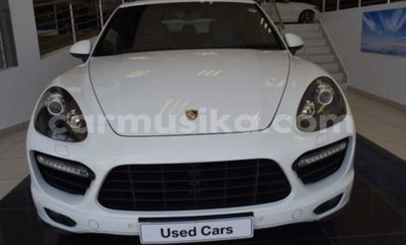 Nunua Ilio tumika Porsche Cayenne Nyeupe Gari ndani ya Beitbridge nchini Matabeleland Kusini Nunua Ilio tumika Porsche Cayenne Nyeupe Gari ndani ya Beitbridge nchini Matabeleland Kusini
