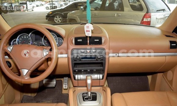 Buy Import Porsche Cayenne Green Car in Import - Dubai in Harare Buy Import Porsche Cayenne Green Car in Import - Dubai in Harare