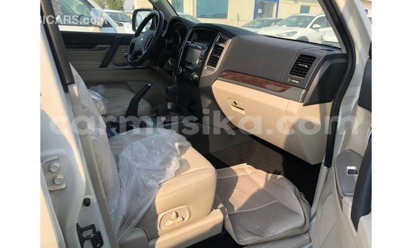 Buy Import Mitsubishi Pajero Black Car in Import - Dubai in Harare Buy Import Mitsubishi Pajero Black Car in Import - Dubai in Harare