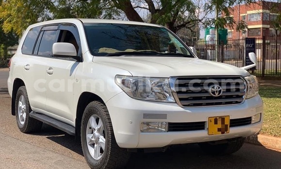 Nunua Ilio tumika Toyota Land Cruiser Nyeupe Gari ndani ya Harare nchini Harare