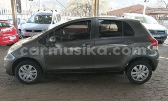 Buy Used Toyota Yaris Silver Car in Beitbridge in Matabeleland South Buy Used Toyota Yaris Silver Car in Beitbridge in Matabeleland South