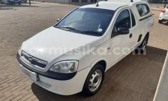 Nunua Ilio tumika Opel Corsa Nyeupe Gari ndani ya Beitbridge nchini Matabeleland Kusini