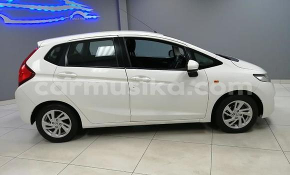 Buy Used Honda Jazz White Car in Harare in Harare Buy Used Honda Jazz White Car in Harare in Harare