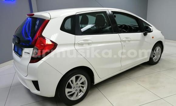 Buy Used Honda Jazz White Car in Harare in Harare Buy Used Honda Jazz White Car in Harare in Harare