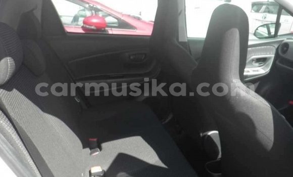 Buy Used Toyota Vitz Silver Car in Beitbridge in Matabeleland South Buy Used Toyota Vitz Silver Car in Beitbridge in Matabeleland South